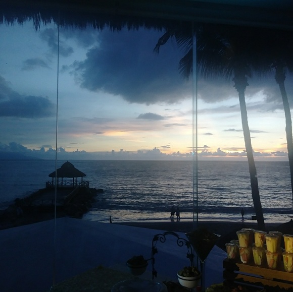 Meet your Posher, Beverly - Picture 3 of 4